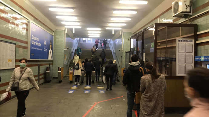 В метро Киева в час пик стало больше пассажиров
