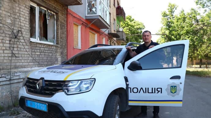 A moment before the occupation, he rescued 57 people from the line of fire: story of policeman from Donetsk Oblast