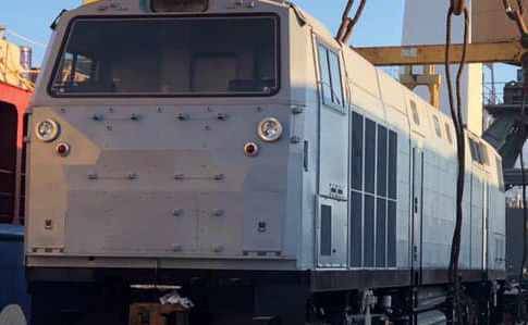В Україну прибули п'ять локомотивів Тризуб зі США