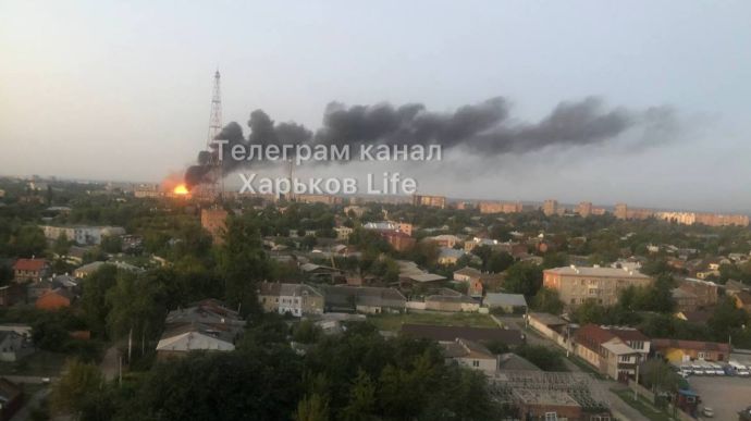 В Харькове День города начался с обстрела и пожара на заводе