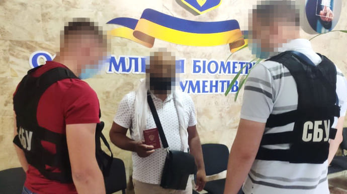 СБУ задержала террориста с российским паспортом, которого разыскивал Интерпол