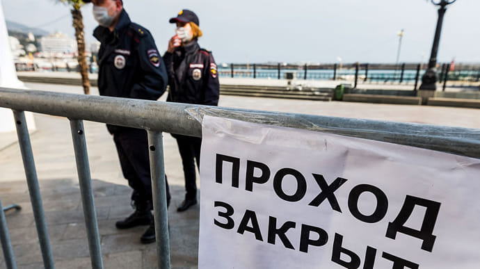 Оккупанты жалуются на COVID-19 в Крыму, который якобы привозят из материковой Украины 