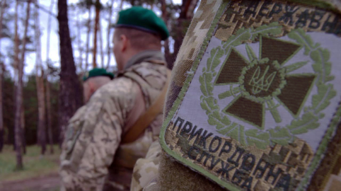 Росіяни обстріляли прикордонників на Чернігівщині: небезпека залишається