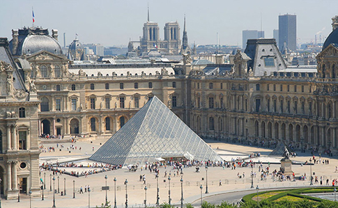 Во Франции из-за коронавируса закрыли Лувр
