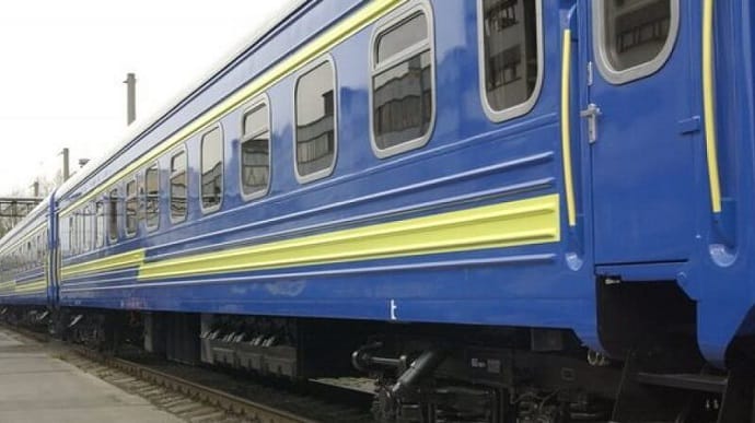 Возле Тернополя с рельсов сошел пассажирский поезд