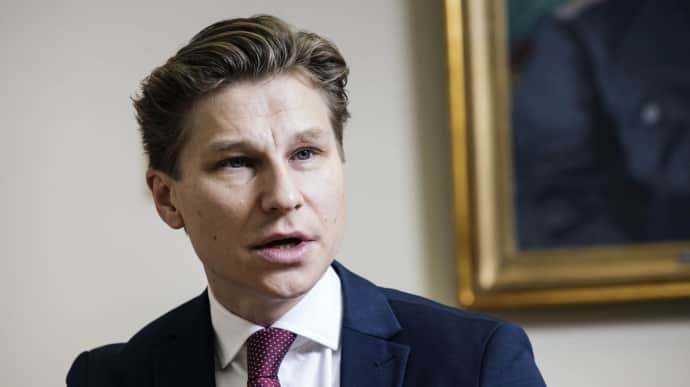 Finnish defence minister calls on West to find money for shells for Ukraine immediately