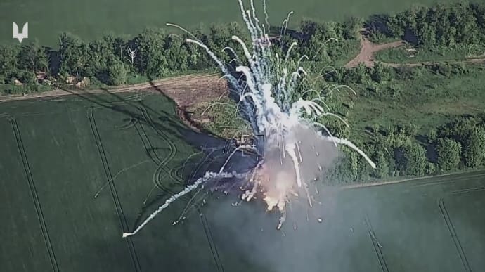 Ukraine's Special Operations Forces destroy Russian Buk anti-aircraft system and six missiles – video