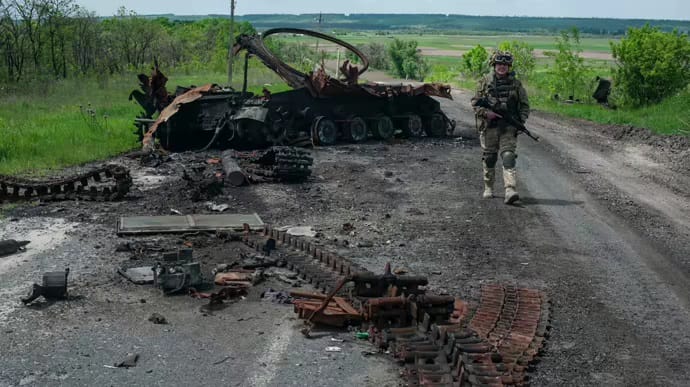 Оборонці знищили ще 740 російських вояк і 22 танки ворога