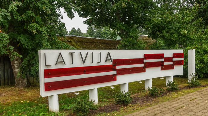Уряд Латвії профінансує курси латиської для українських біженців