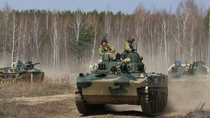 Росія перекидатиме війська до кордонів України до кінця квітня – розвідка