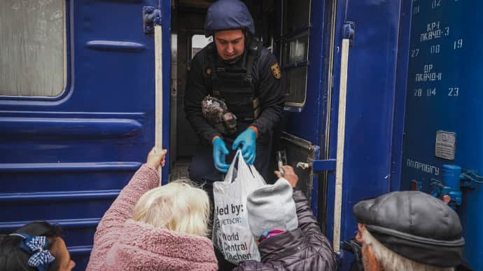 Children to be mandatorily evacuated from 4 settlements in Donetsk Oblast