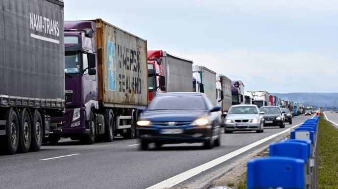 Poles lift lorry traffic blockade at Uhryniv-Dołhobyczów checkpoint until 2 April