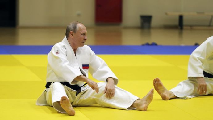 Международная федерация дзюдо лишила Путина всех должностей