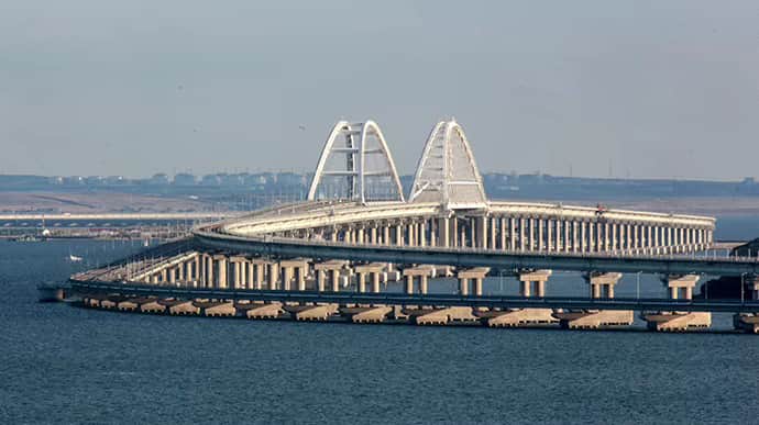 Оккупанты в очередной раз перекрывали Крымский мост