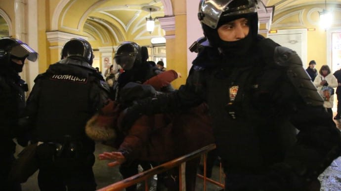 Протести у РФ: 2 тисячі затриманих, активісти анонсують нові мітинги
