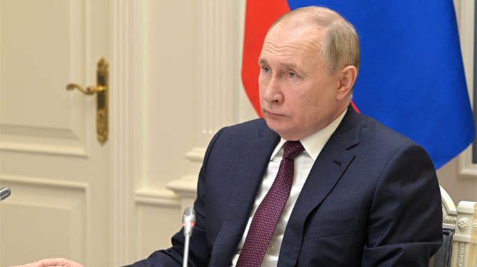 Путін заявив, що попри війну з Україною, РФ ніщо не загрожує: воєнного стану не буде