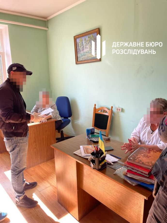 В городе Турка на Львовщине чиновники требовали у военного взятку за инвалидность для отца