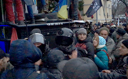 Полиция: Под Октябрьским пострадали 32 силовика, открыто 3 производства