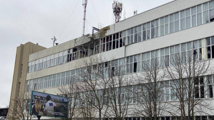 Russia hits municipal company and theatre in Kherson