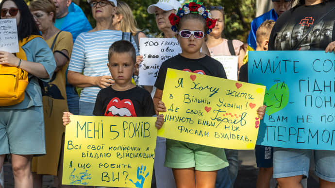 Спочатку ЗСУ, потім все інше: в Одесі протестували проти сумнівних тендерів
