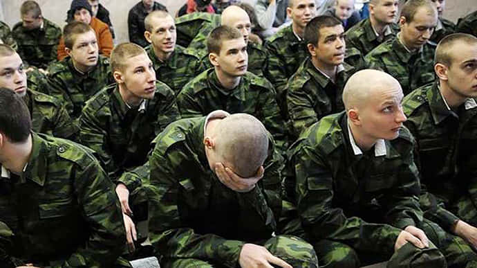 Окупанти не мають права призивати кримчан до армії – заява ЄС
