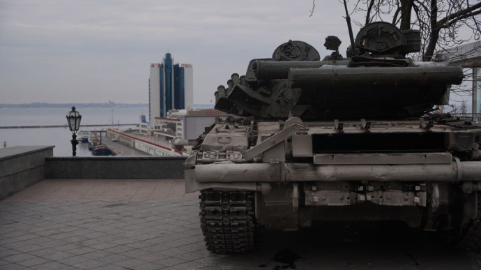 Russian warships opened fire on population centres in Odessa, 2 wounded