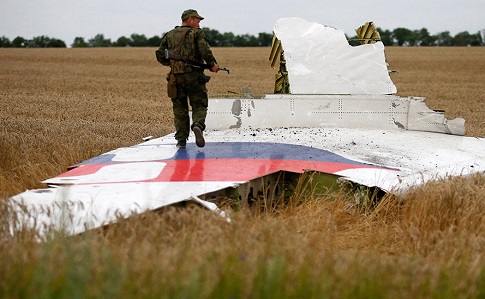 Міністр заяивв. що встановлено 100 причетних до катастрофи MH17