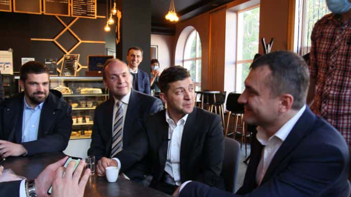 Кава на карантині: Зеленський обіцяє відшкодування кав’ярні і готовий до штрафу
