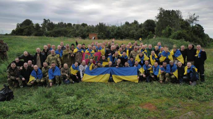 Україна повернула 95 полонених: з Маріуполя, з-під Бахмута, острова Зміїний