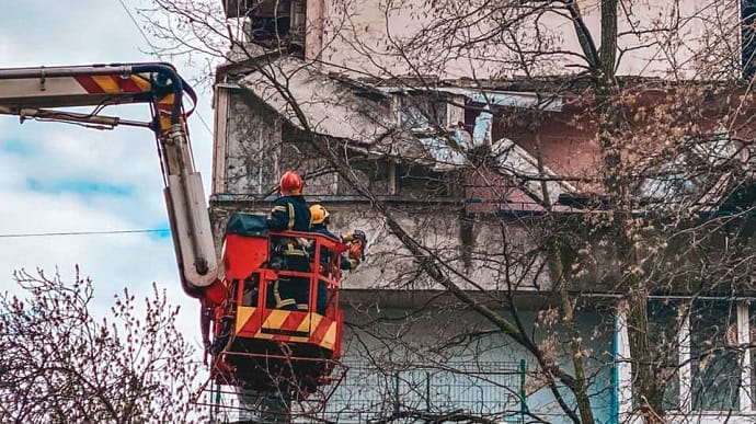 У багатоповерхівці Києва обвалилися балкони