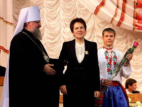 Людмила Янукович получила орден от УПЦ. 