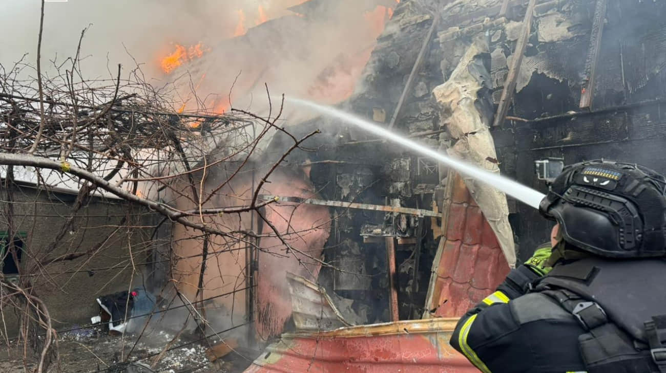 Firefighters come under repeated Russian fire in Pokrovsk