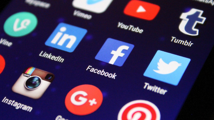 Facebook про блокування соцмережі: Відрізали людей від інформації і спілкування 