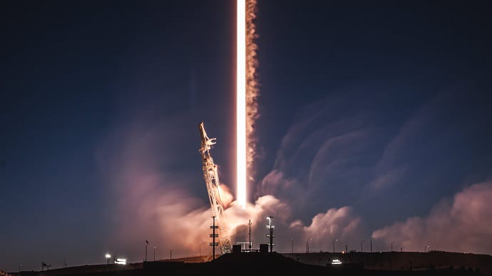 SpaceX на замовлення NASA відправила до МКС 2900 кілограм вантажу 
