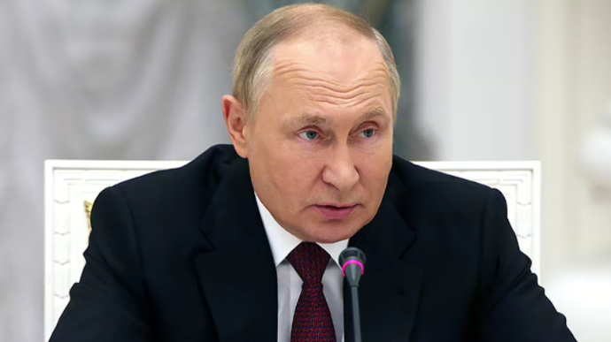 Putin holds meeting at military headquarters in Rostov