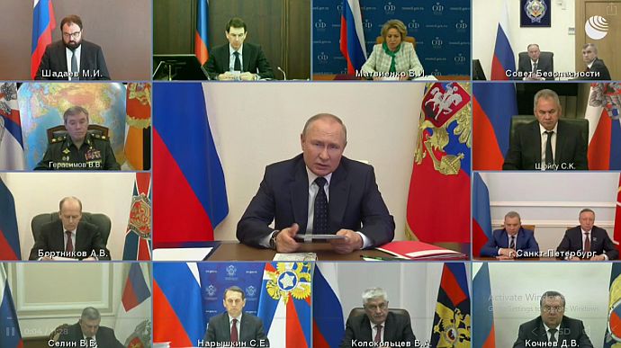 Putin convenes online Security Council with Gerasimov and claims cyber war against Russia