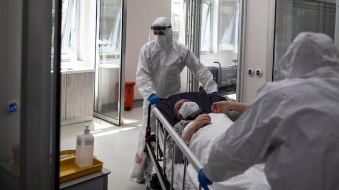 У Києві за добу виявили 240 заражених коронавірусом, 915 людей одужали