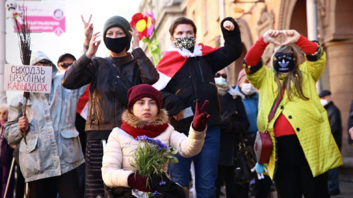 Сыходзь брэхлівы кабыздох: против Лукашенко в Минске вышли люди с инвалидностью