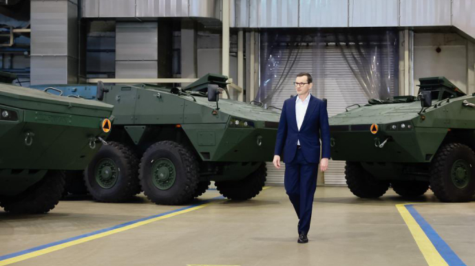 Україна купить у Польщі 100 бронетранспортерів Rosomak