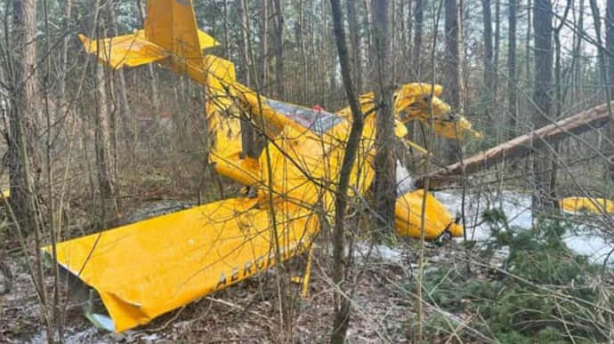 A small plane crashed 500 meters from the runway in Poland, there were casualties