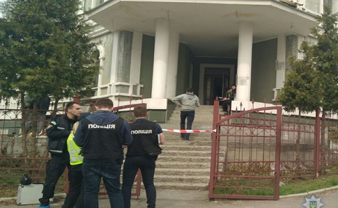 У скандального общежития на Обуховской устроили стрельбу: есть раненые