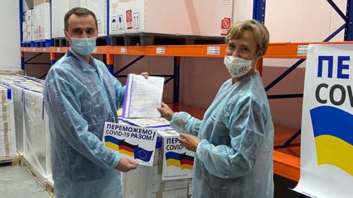 Україна отримала ще 1,5 млн доз вакцини AstraZeneca, їх передала Німеччина