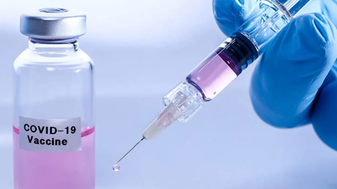 Зеленский подписал закон об экстренной регистрации COVID-вакцин