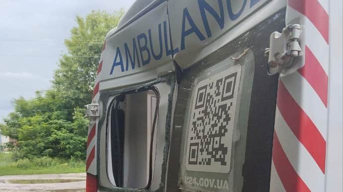 Two people injured in Russian attack on ambulance in Kherson Oblast