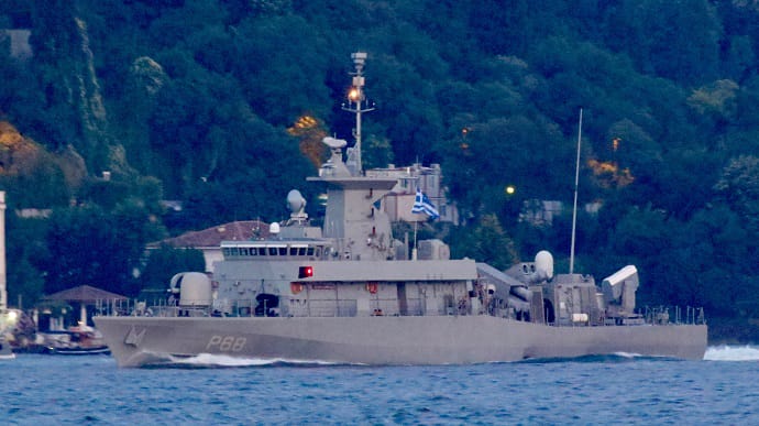 Корабль ВМС Греции зашел в Черное море