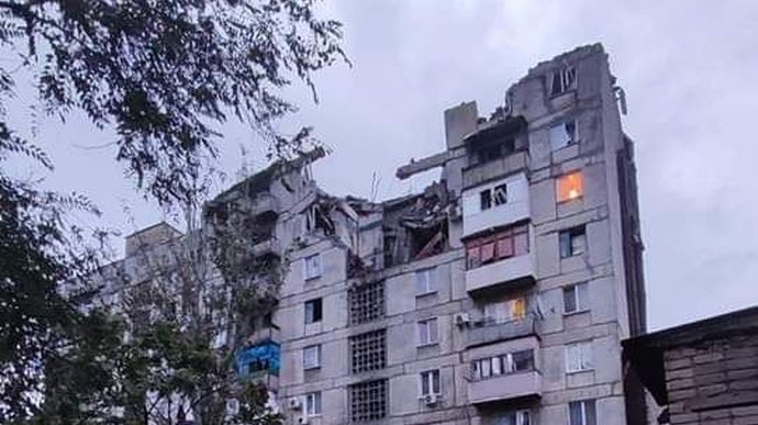 Two floors of residential house collapsed due to shelling in Toretsk, 19 people were rescued