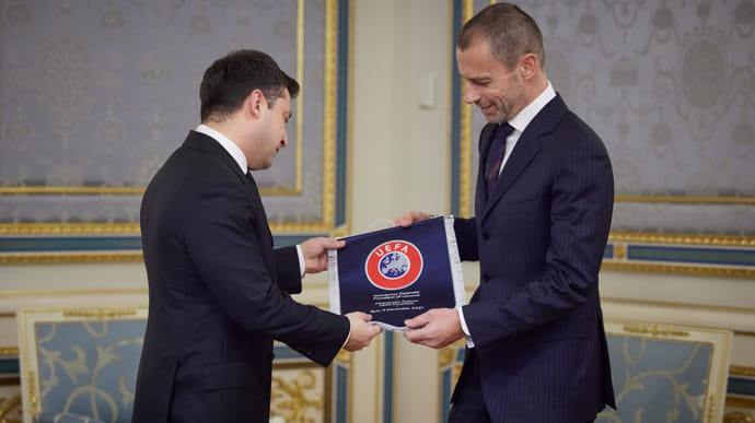Зеленский наградил высоким орденом президента УЕФА