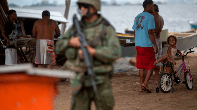 8 человек погибли после перестрелки с полицией Рио-де-Жанейро