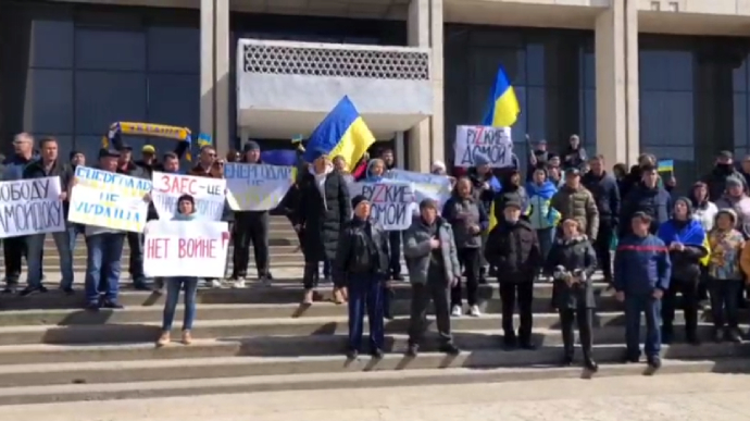 Українці вийшли на мітинг в окупованому Енергодарі