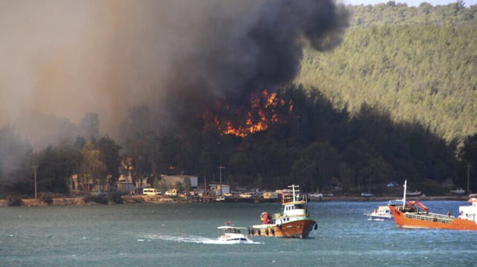 У турецькій Анталії локалізували більшість лісових пожеж 